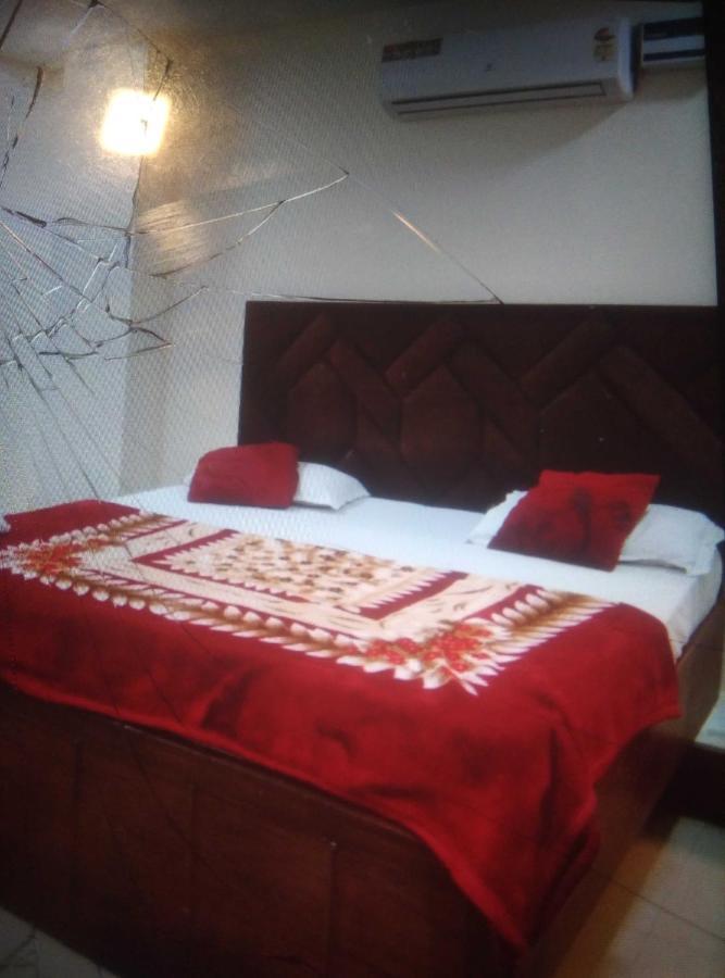 Hotel Oyo Aarav Near Nawada Metro Station 3*
