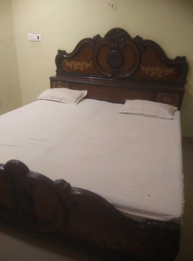 Oyo Aarav Near Nawada Metro Station Hotel New Delhi